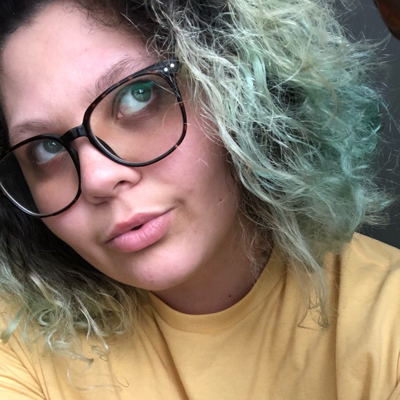 Meet your Posher, Olivia - Picture 1 of 1